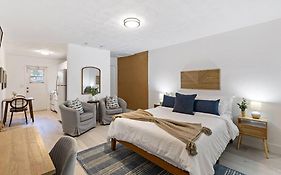 Charming Cozy Studio @ Lake Ridge